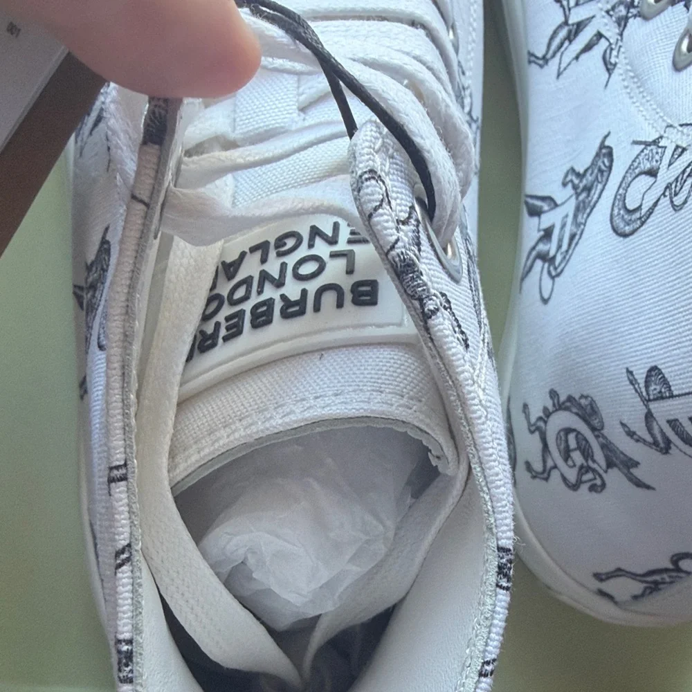NWT Burberry White High-Top Sneakers Mythical Alphabet Collection size 37.5 - Picture 11 of 13